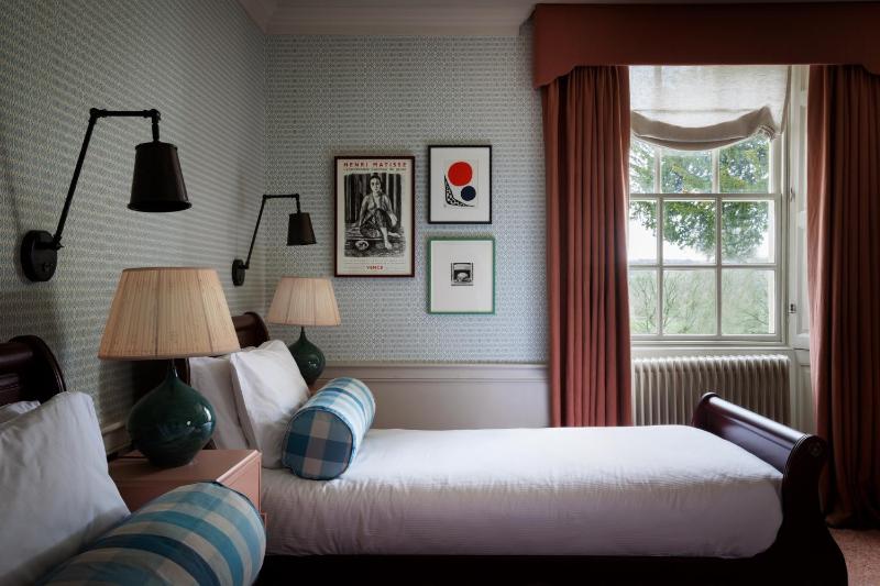 Superior Twin Room image 1