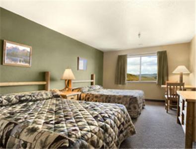Double Room with Two Double Beds - Smoking image 2