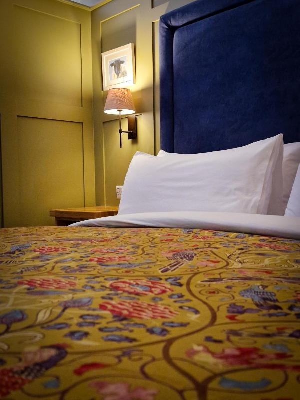 King Suite with Spa Bath image 4