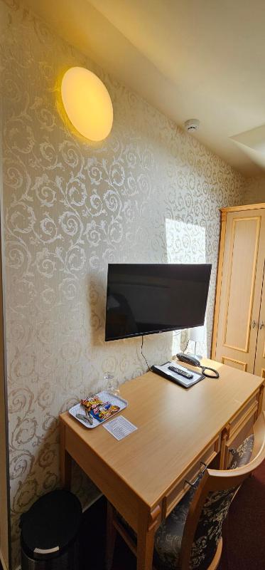 Single Room image 4