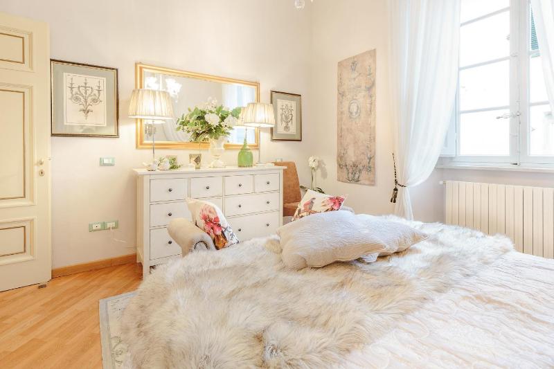 Casa San Giovanni Romantic LUCCA apartment With View Over a Church - image 23