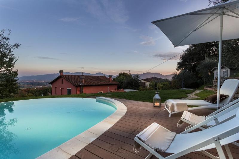 Villa Alberta Panoramic 4 Bedrooms Farmhouse with Private Pool in Lucca close to Town Centre - image 8