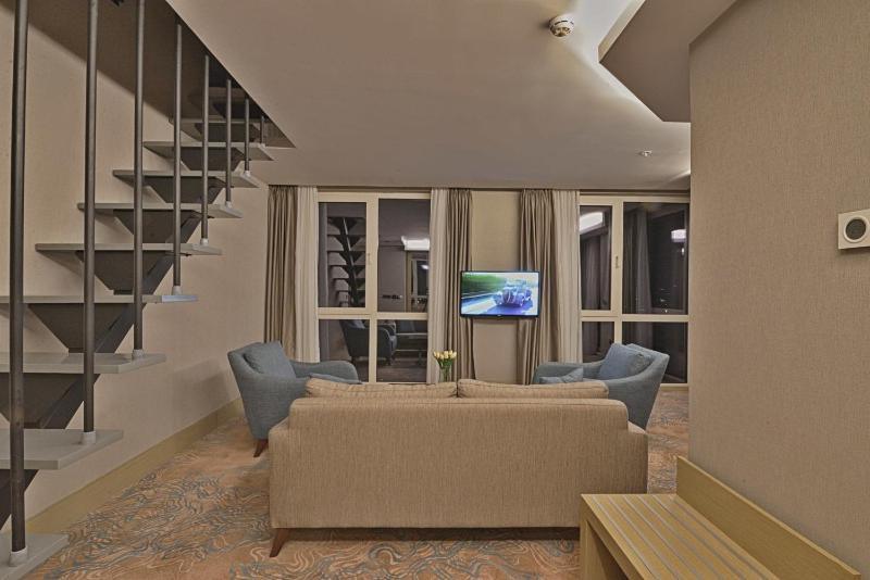 Duplex Suite with One Queen Bed and Two Single Beds with Balcony and View image 4