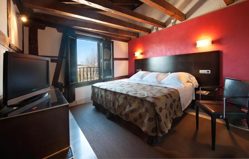 Deluxe Room image 4