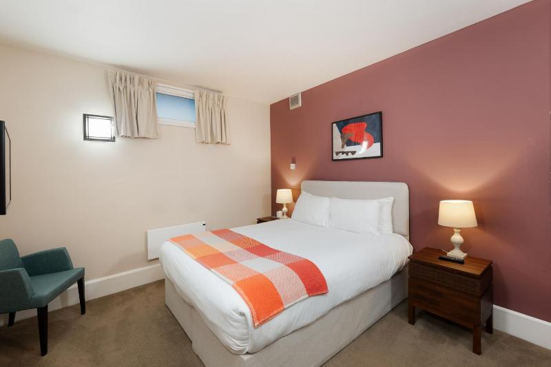 One Bedroom Apartment Underground image 3