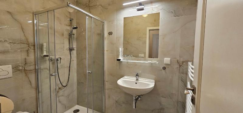 Double or Twin Room image 4