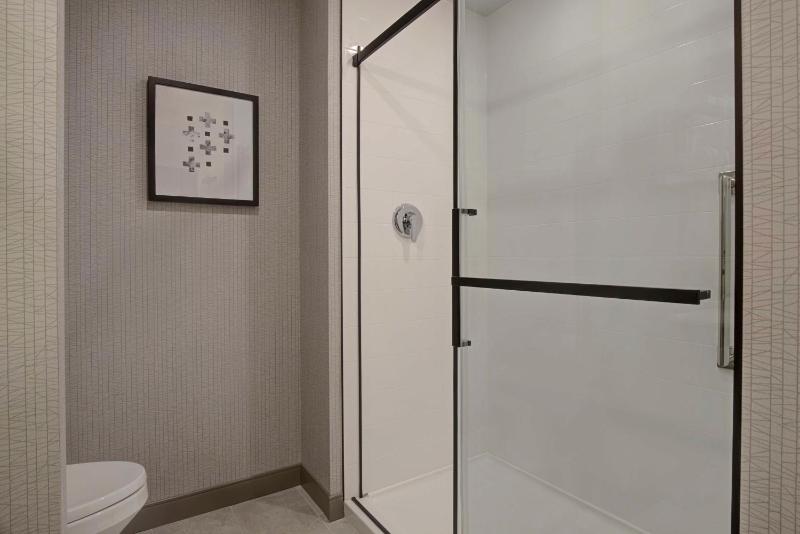 Hampton Inn by Hilton Montreal Downtown - image 15