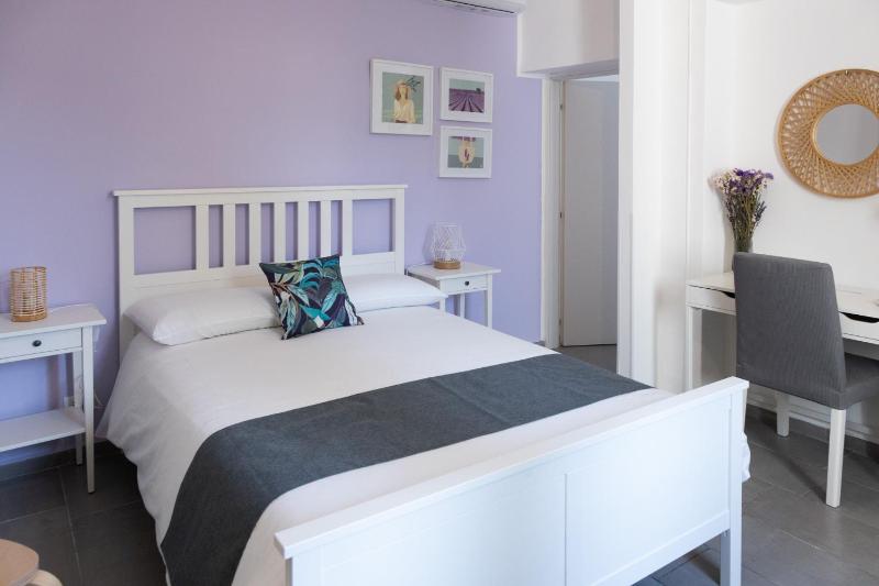 Twin Room with Private Bathroom image 3