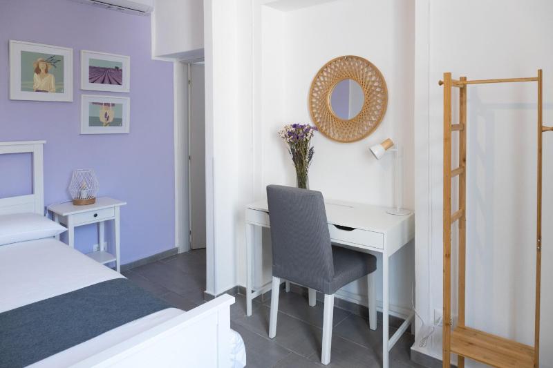 Twin Room with Private Bathroom image 4
