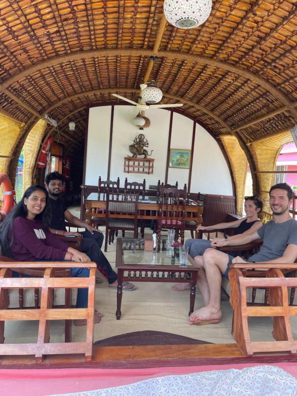 Thara's Houseboat - image 6