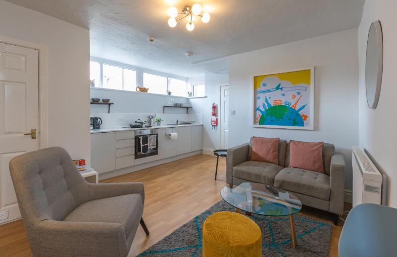 One-Bedroom Apartment image 3