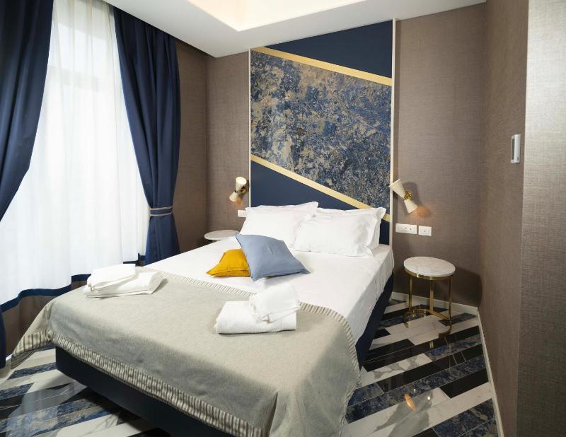 Superior Double Room with Sea View image 3