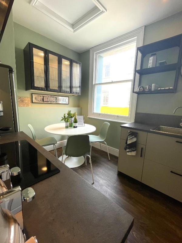 Secret Boutique Abode in Beautiful Clifton Village - image 9