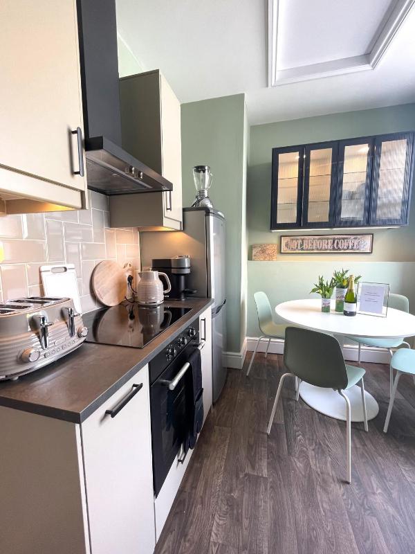 Secret Boutique Abode in Beautiful Clifton Village - image 19