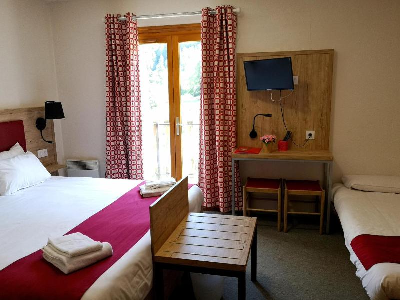 Economy Triple Room image 1