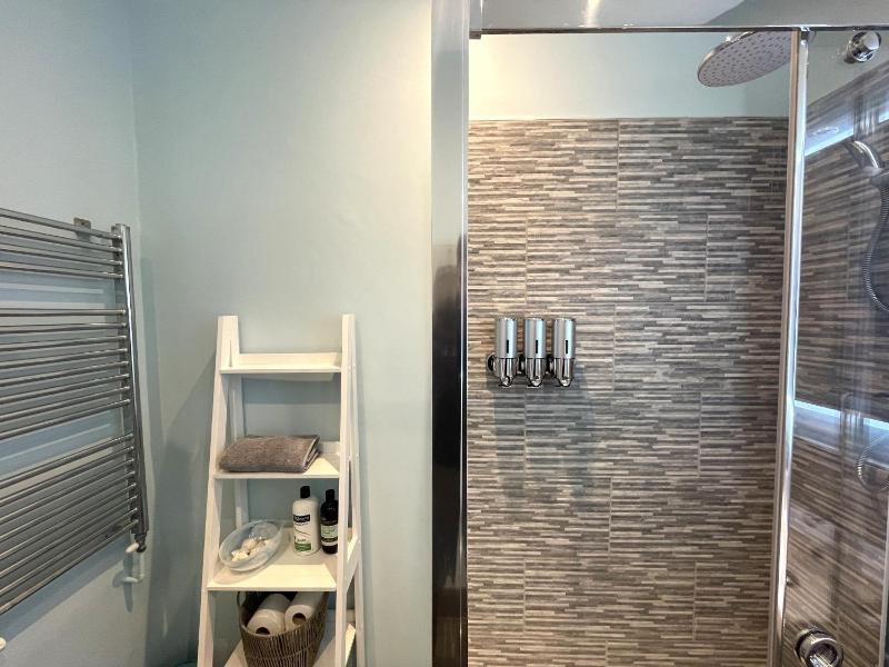 Secret Boutique Abode in Beautiful Clifton Village - image 12