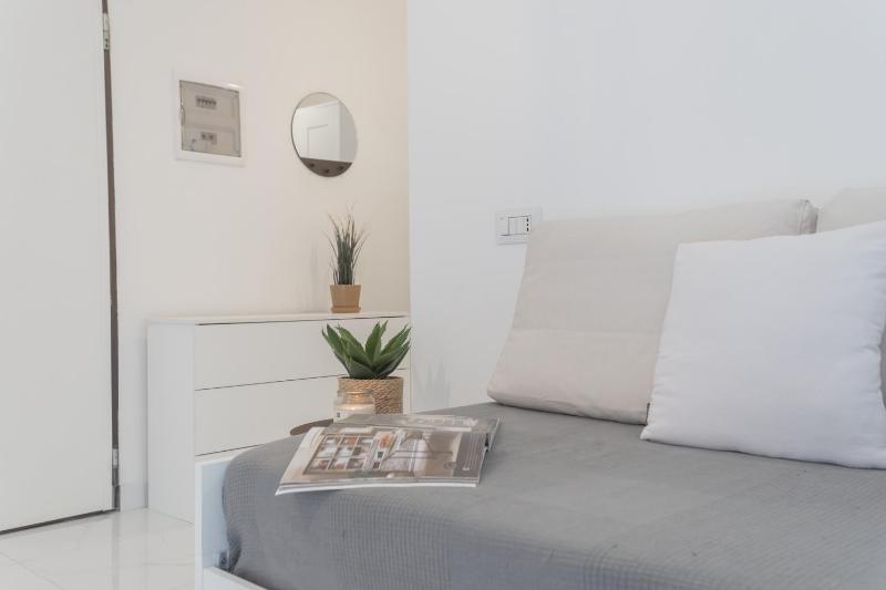Luce Apartment by Rent All Como - image 3