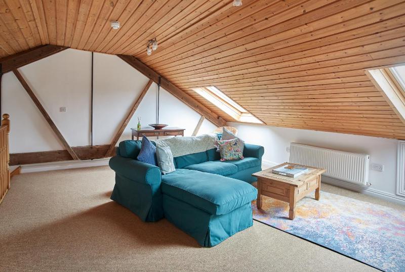 Superior King Room image 4