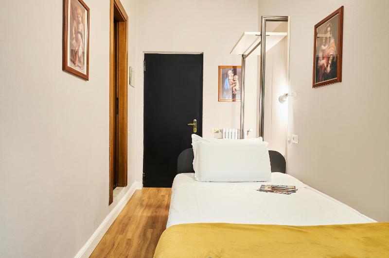 Single Room image 1