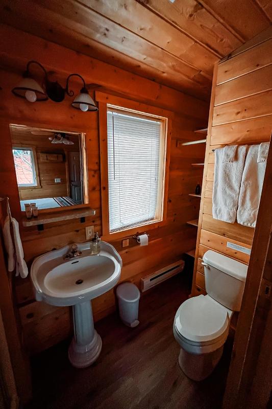 One-Bedroom Cottage image 4