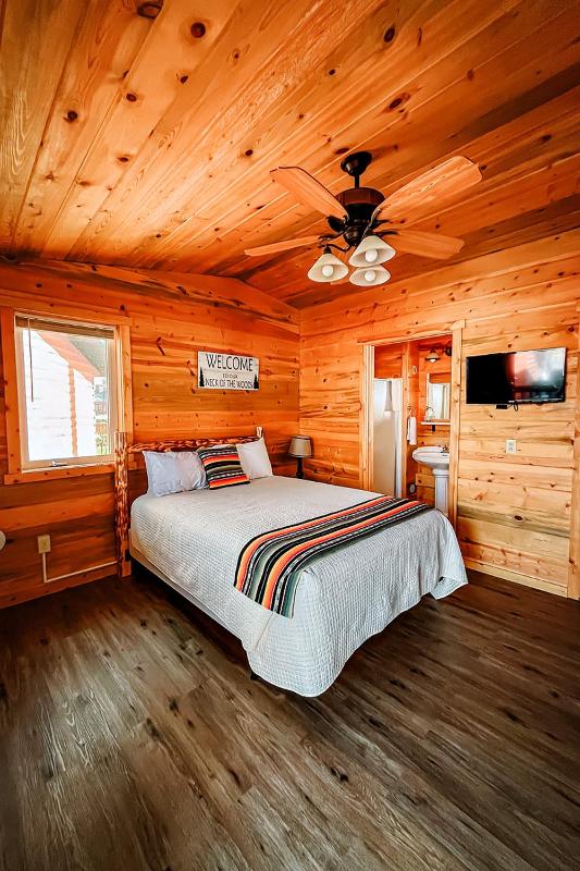 One-Bedroom Cottage image 2