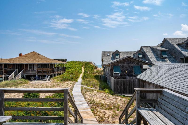 Island Dancer-Oceanfront dog friendly walkway to the beach cozy historic cottage - image 27