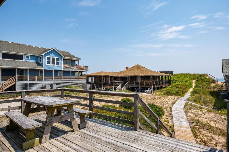 Island Dancer-Oceanfront dog friendly walkway to the beach cozy historic cottage - image 35