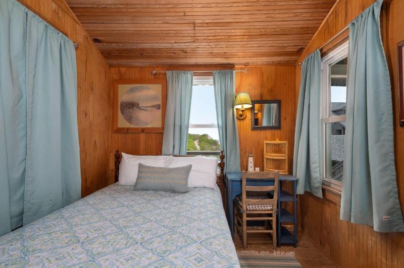 Island Dancer-Oceanfront dog friendly walkway to the beach cozy historic cottage - image 43