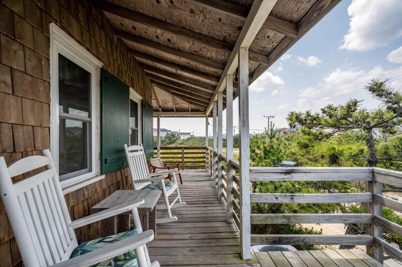 Island Dancer-Oceanfront dog friendly walkway to the beach cozy historic cottage - image 14