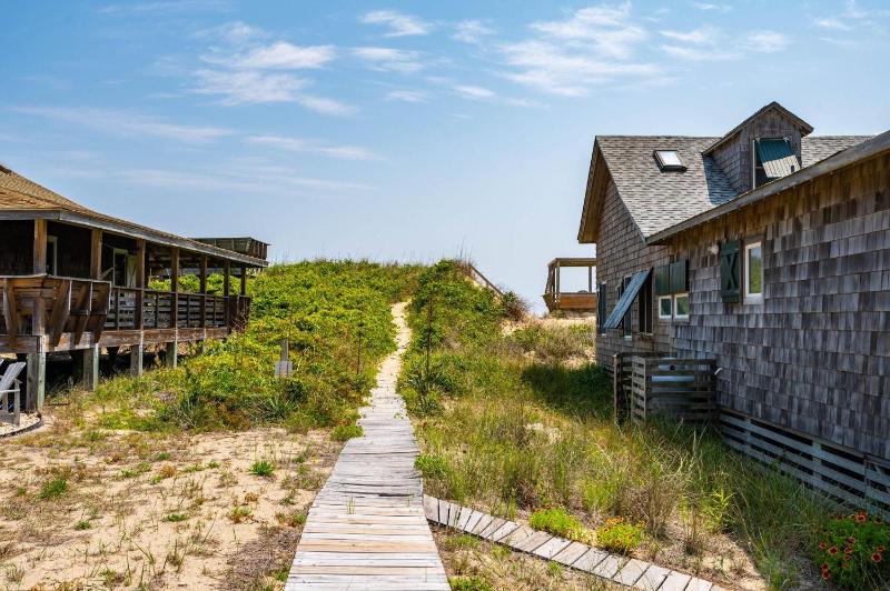 Island Dancer-Oceanfront dog friendly walkway to the beach cozy historic cottage - image 39