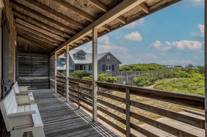 Island Dancer-Oceanfront dog friendly walkway to the beach cozy historic cottage - image 5