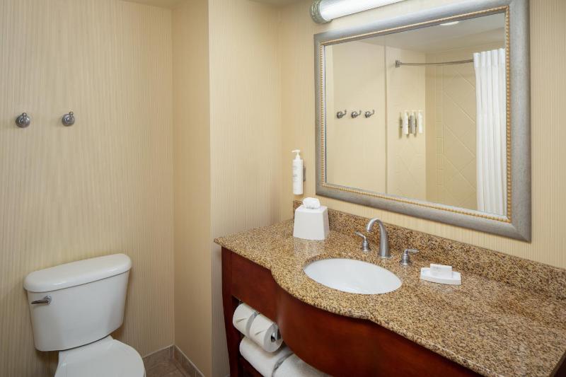Room with Two Queen Beds - Non-Smoking image 4