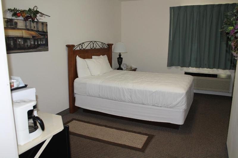 Queen Room image 4