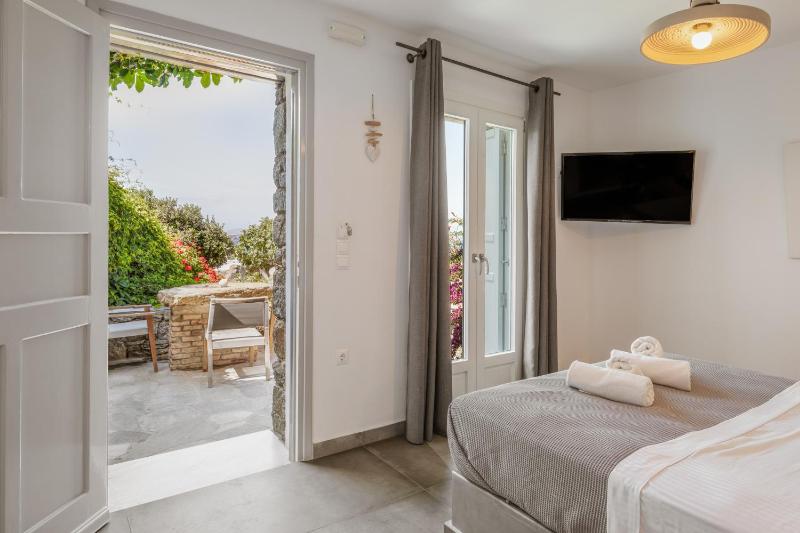 Superior Sea View Room image 4