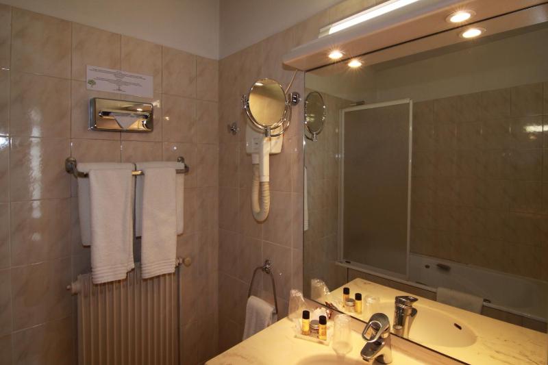 Superior Double Room image 4