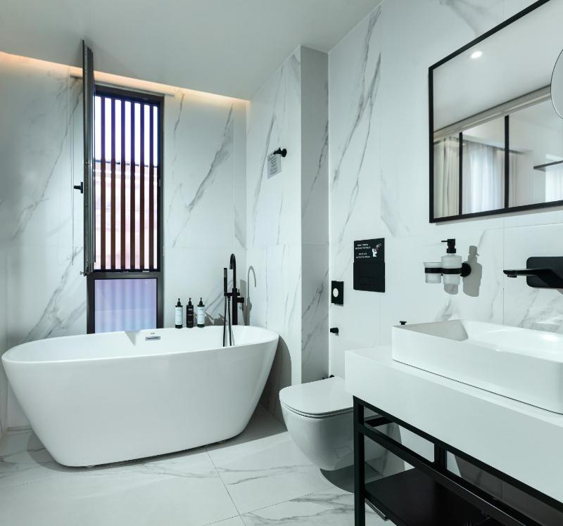 Premium Room with Small Balcony image 4