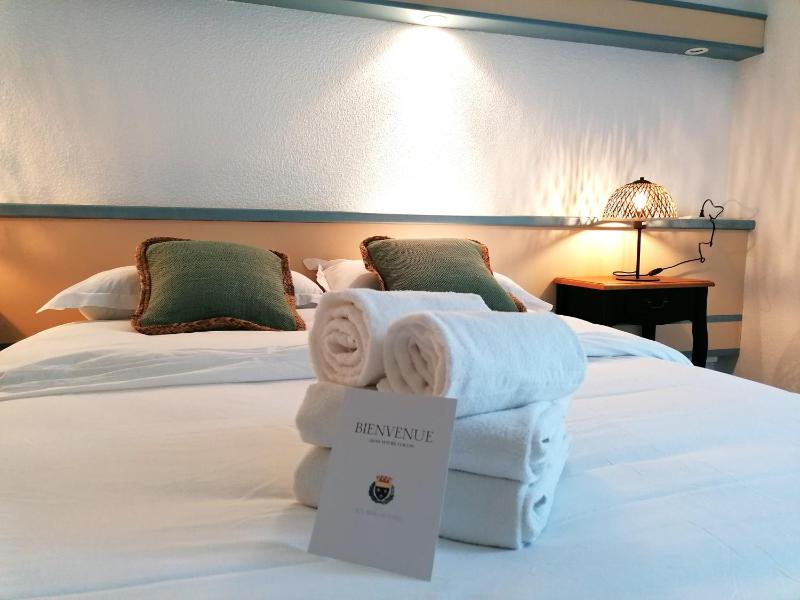 Double Room with Mountain View image 1