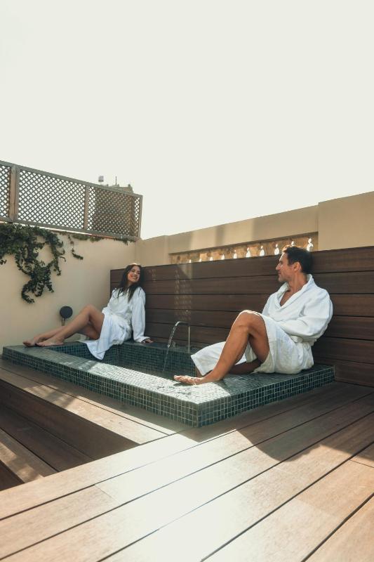 Superior Double Room with Exterior Bathtub image 1