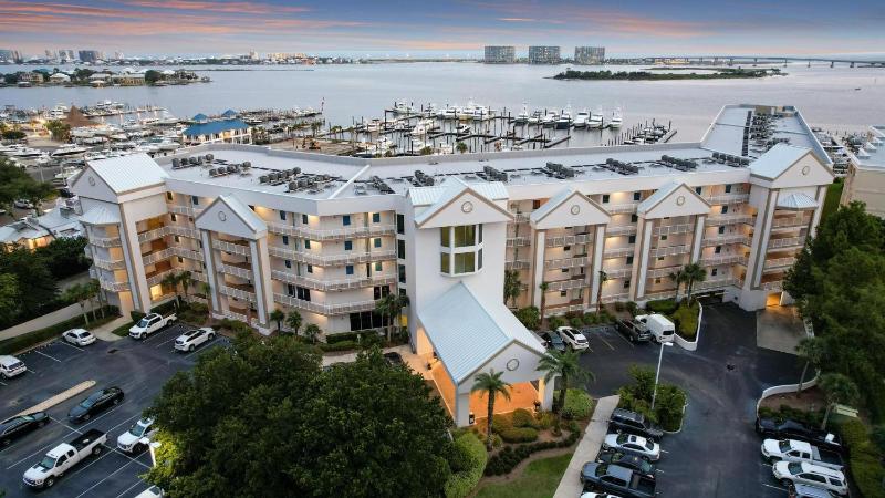 The Moorings 210 - image 22