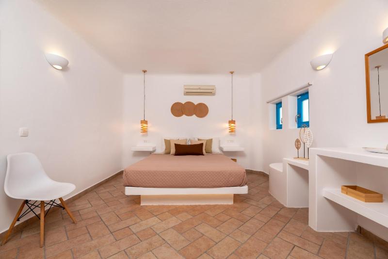 Suite with Pool View image 1