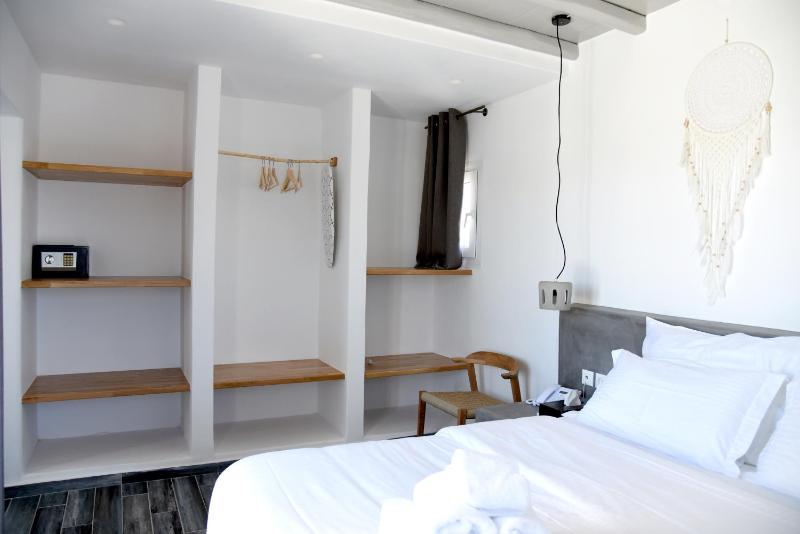 Deluxe Double Room with Sea View image 2