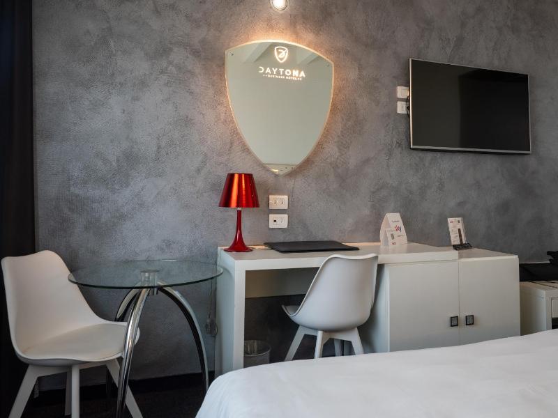 Junior Suite (3 Adults) image 3