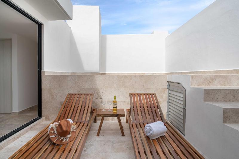 Penthouse Suite with Private Plunge Pool - image 17