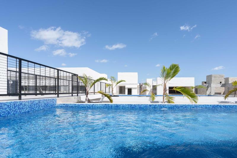Penthouse Suite with Private Plunge Pool - image 4