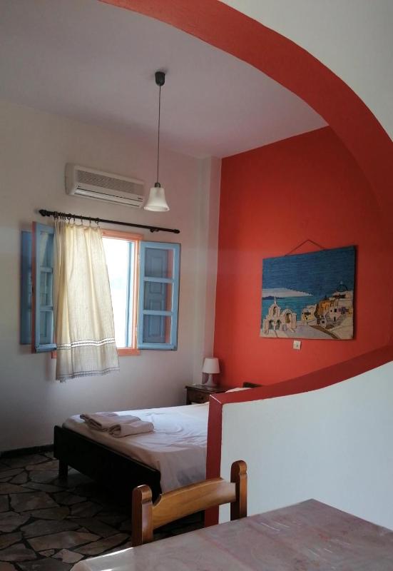 Standard Triple Room image 2
