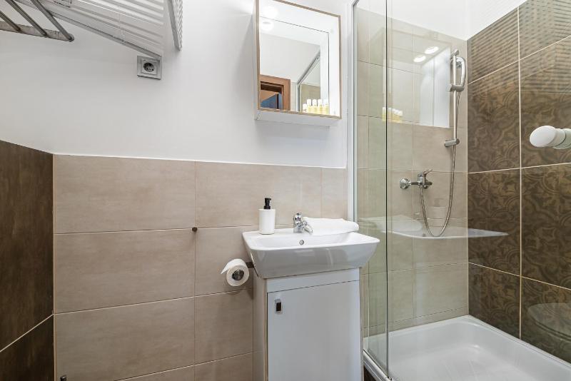 Standard Queen Room image 2