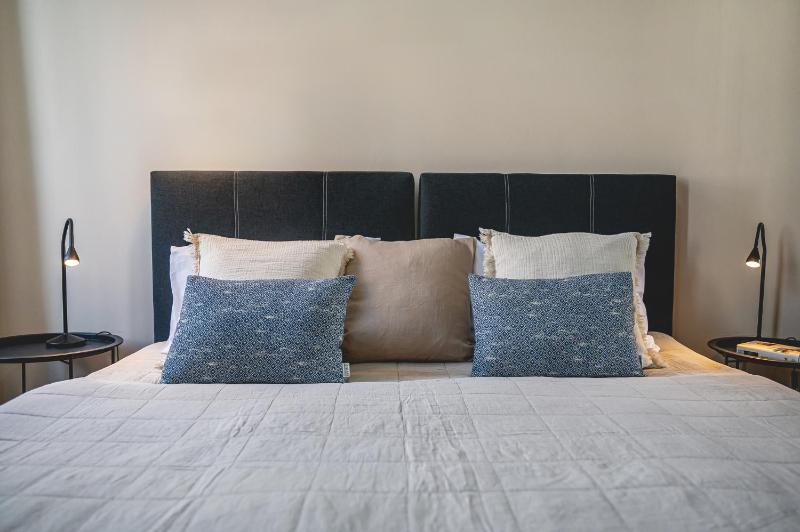 Standard Queen Room image 4