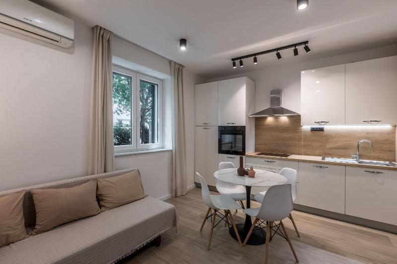 Apartment Near Bacvice - image 10