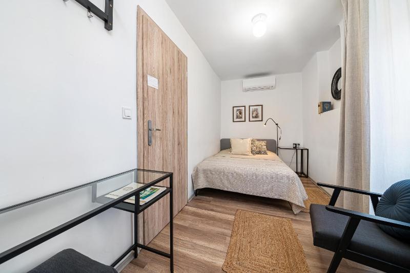 Single Room with Lake View image 4