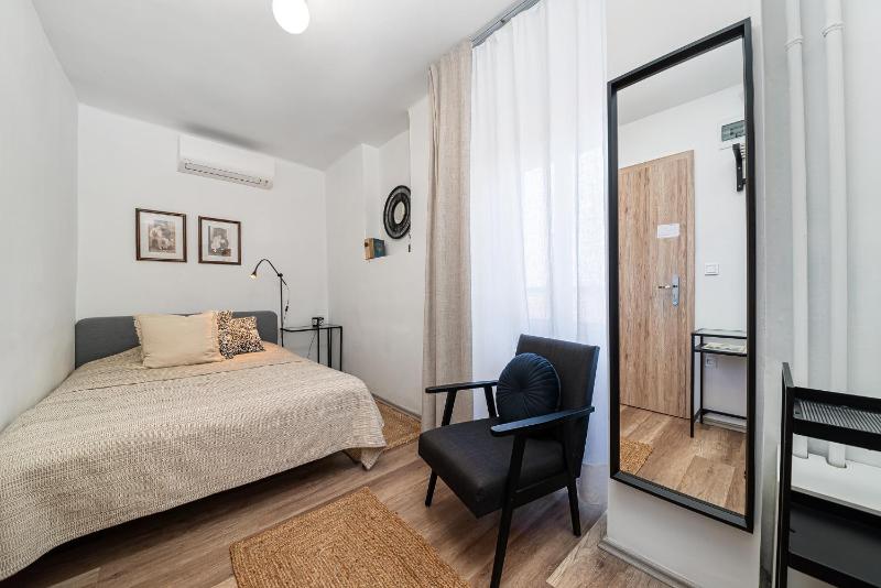 Single Room with Lake View image 3
